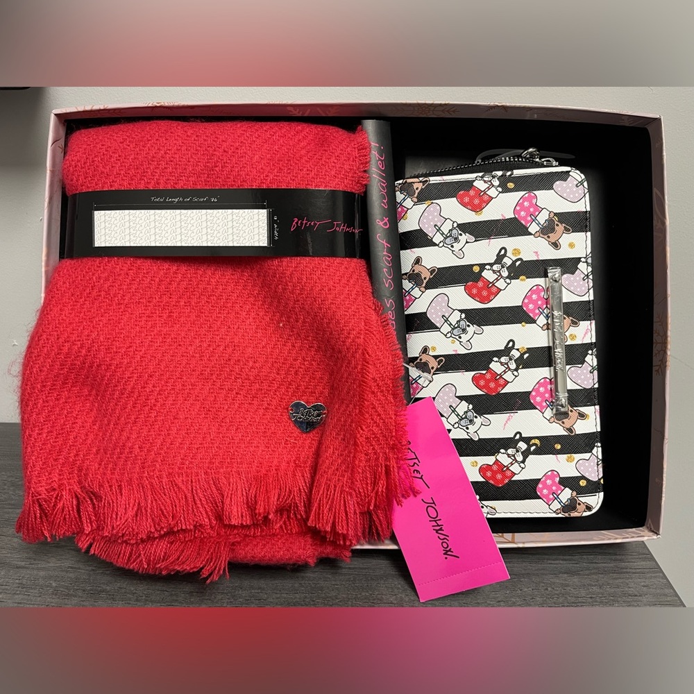 Betsey Johnson Zippered Wallet and Scarf Gift Set NEW WITH TAGS
